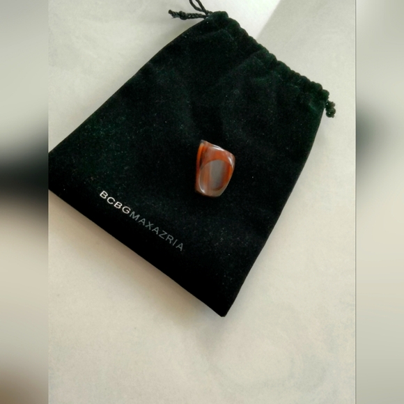 BCBG MAXAZRIA Lucite Plastic Ring - Picture 8 of 10